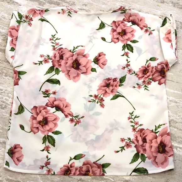 Floral Short Sleeve Top - Picture 8 of 8